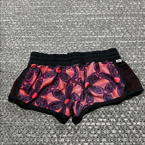 Pipeline | Floral Swim Shorts - Picture 2 of 9